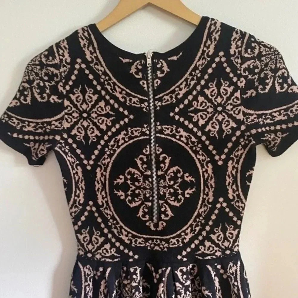 Romeo + Juliet Couture Sweater Dress - Picture 10 of 11